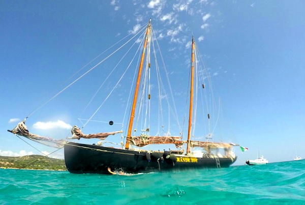 La barca al mare